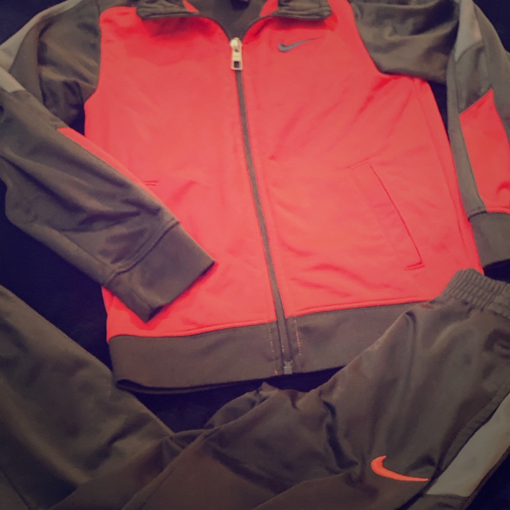 Nike boys bundle size 6!